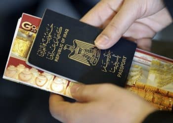 صورة أرشيفية لجواز السفر العراقي