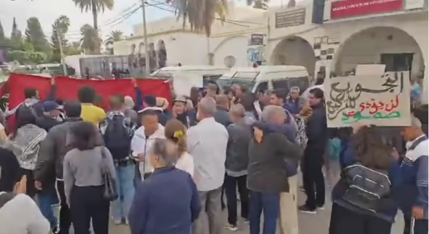 صورة من التظاهرات من الفيديو المتداول